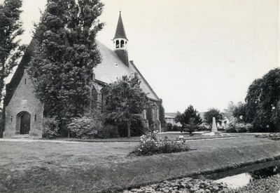 PB7007 De kerk van Oudenhoorn, ±1982