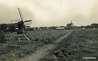 PB7048 De polder van Oudenhoorn, met een poldermolentje, ±1930