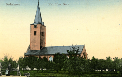 PB7054 De kerk van Oudenhoorn voor de brand, ca. 1910