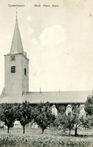PB7055 De kerk van Oudenhoorn voor de brand, ca. 1910