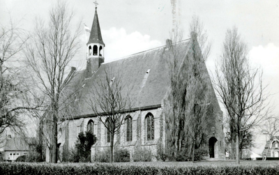 PB7057 De kerk van Oudenhoorn, ca. 1980