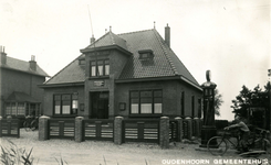 PB7072 Het gemeentehuis, ca. 1932