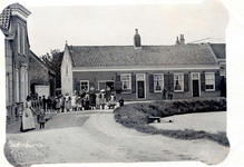 PB7094 Kijkje op de woningen langs de Ring, ca. 1900