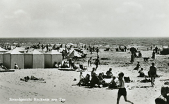 PB7135 Tenten op het strand, 1956