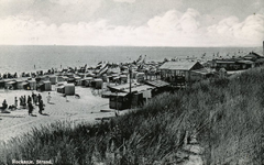 PB7137 Tenten en strandtenten op het strand, ca. 1953