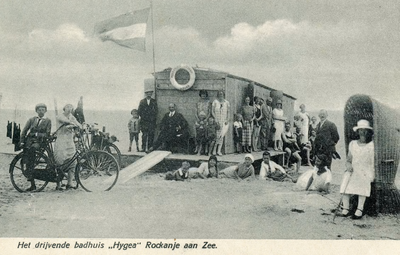 PB7140 De eerste badinrichting Hygea. Het tonnenvlot van de gebroeders J. en K. Kraaijenbrink in 1924., ca. 1924