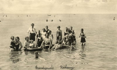 PB7156 Badgasten vermaken zich in zee, ca. 1935