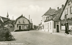 PB7624 Kijkje in de Dorpsweg, ca. 1950