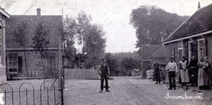 PB8720 De Ring, ter hoogte van de lagere school van Simonshaven, ca. 1900
