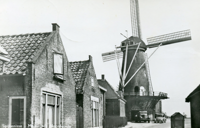 PB8836 De molen Nooitgedacht langs het Noordeinde, ca. 1952