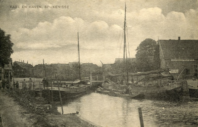 PB8924 Schepen in de haven van Spijkenisse, ca. 1915