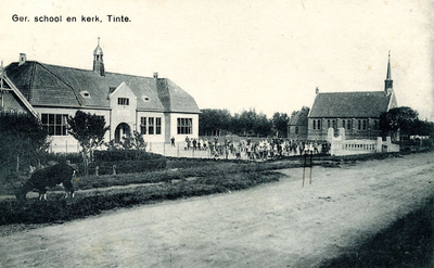 PB9524 De gereformeerde lagere school en de gereformeerde kerk, ca. 1930