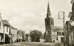 PB9707 De kerk van Zuidland, gezien vanaf de Breedstraat, ±1954