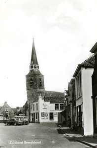 PB9809 De kerk van Zuidland, gezien vanaf de Breedstraat, 1964