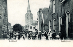 PB9829 De kerk van Zuidland, gezien vanaf de Breedstraat, ca. 1904