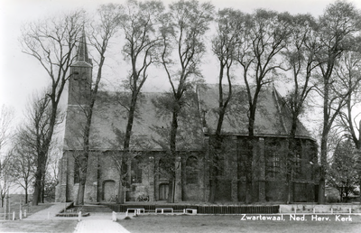 PB9912 De Sint Martinus kerk in Zwartewaal, 1975