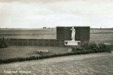 PB9943 Het oorlogsmonument in Zwartewaal, ca. 1955