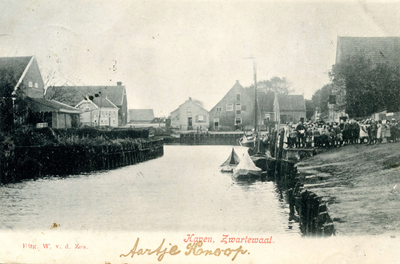 PB9981 De haven van Zwartewaal, op de achtergrond de Zeilmakerij, ca. 1904