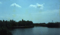 DIA00061 Vissteiger en houten loopbrug; ca. 1985