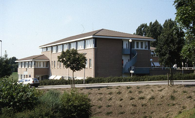 DIA00083 Het gemeentehuis van Gemeente Bernisse; ca. 1993