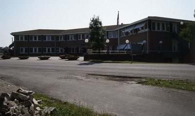 DIA00084 Het gemeentehuis van Gemeente Bernisse; ca. 1993