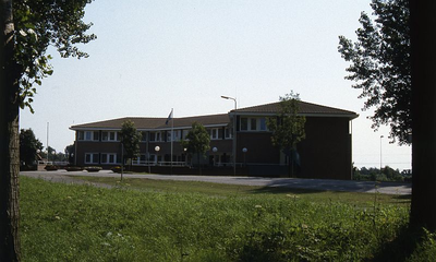 DIA00087 Het gemeentehuis van Gemeente Bernisse; ca. 1993