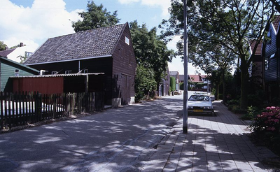DIA00126 Houten schuren langs de Achterweg; ca. 1993