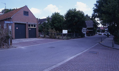 DIA00128 (Houten) schuren langs de Achterweg; ca. 1993