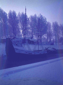 DIA01025 Het Geuzenschip in de sneeuw; ca. 1985
