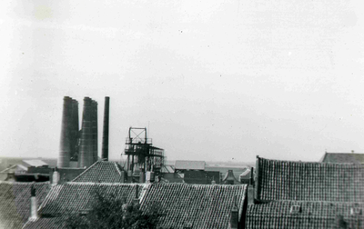 DIA01558 Kijkje op de Kalkfabriek vanaf de Jacobskerk; ca. 1930