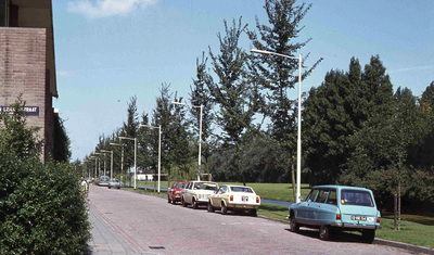 DIA01672 Op de hoek van de Jacob van Beierenstraat en de Welleweg; ca. 1975