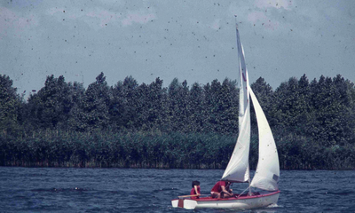 DIA01783 Zeilen op het Brielse Meer; ca. 1970