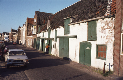 DIA02356 Pakhuizen en woningen langs het Scharloo; ca. 1984