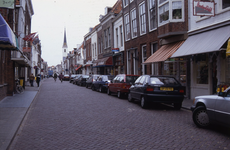 DIA02473 Kijkje in de Voorstraat richting de Jabobskerk; ca. 1996