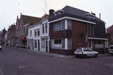 DIA02477 Kijkje in de Voorstraat vanaf de Asylstraat; ca. 1996