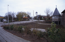 DIA02572 Het Shellstation langs de Rik, de watertoren en de toren van de Landbouwschool (later Theater de Goote); ca. 1991