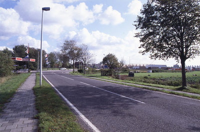 DIA02668 De Thoelaverweg, met links het terrein van Luveto; ca. 1991