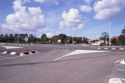 DIA02675 De Thoelaverweg, met het terrein van Luveto, gezien vanaf de overkant van de Groene Kruisweg; ca. 1991