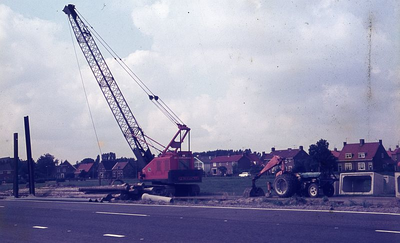 DIA15024 Werkzaamheden aan het riool langs de Groene Kruisweg; ca. 1985