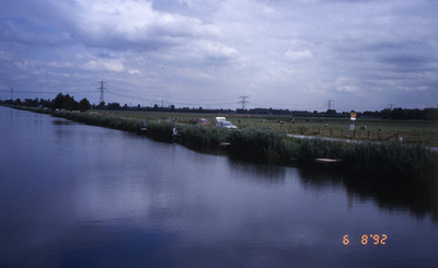 DIA16366 Vissers langs het Kanaal door Voorne; 6 augustus 1992