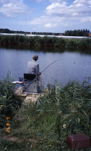 DIA16367 Vissers langs het Kanaal door Voorne; 6 augustus 1992