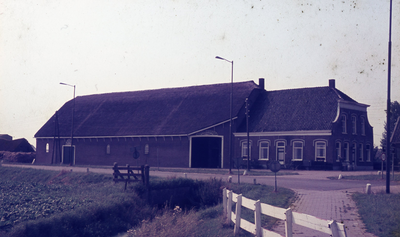 DIA18039 Boerderij langs het Moleneind; ca. 1980