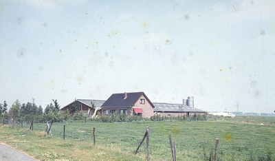 DIA18047 Boerderij langs de Rachelseweg; ca. 1975