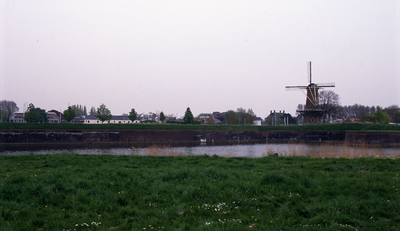 DIA20018 Vanaf het 'Franse Land' kijkend naar de vestingwallen van de contre-escarp van het bastion Haerlem.; ca. 2001