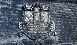 DIA20039 Gedenksteen in het front van Bastion VIII in de nabijheid van het Admiraliteitsmagazijn; ca. 1950