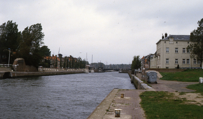 DIA20149 Kijkje op de Oostkade, met het marinehospitaal, en de Haaven; ca. 1983