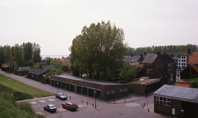 DIA20183 De Parkeerplaats voor de bomvrije kazerne Haerlem; ca. 1983