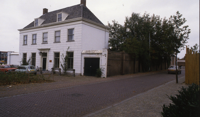 DIA20195 Burgemeesterswoning, voorheen woonde hier de directeur van de Rijkswerf. Momenteel is er een advocatenkantoor ...