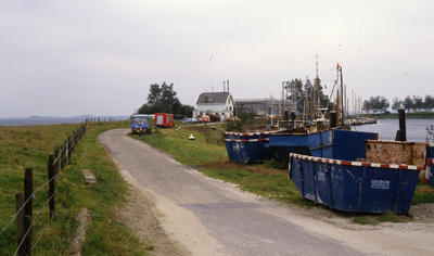 DIA20219 De Veerhaven met links het Mijnenmagazijn; ca. 1983
