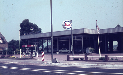 DIA20313 Esso tankstation en dealer Mercedes-Benz; ca. 1975